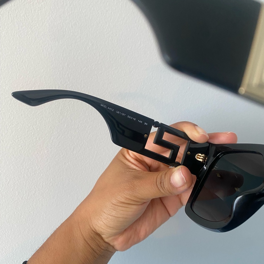 Versace SUNGLASSES 😎 (Authentic ) - Picture 3 of 17
